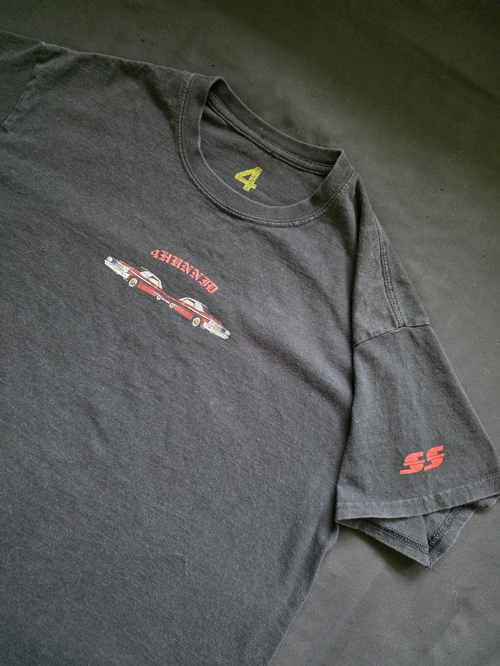 Black Crewneck Tee with Red Car Graphic Y2K T-Shirt 4Hunnid